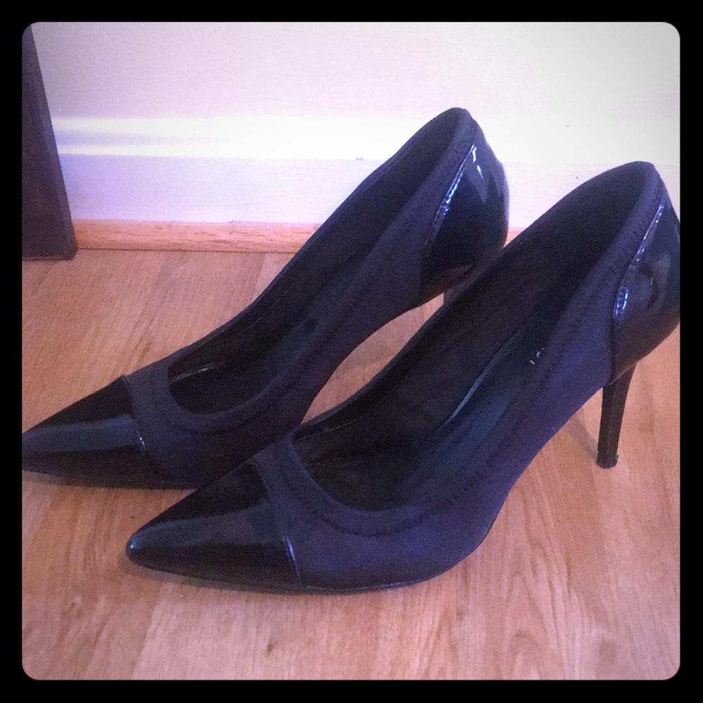 Nine West Black Pump with Patent Leather Accents!